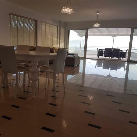 Sea Front Penthouse Apartment Sarande Exterior photo