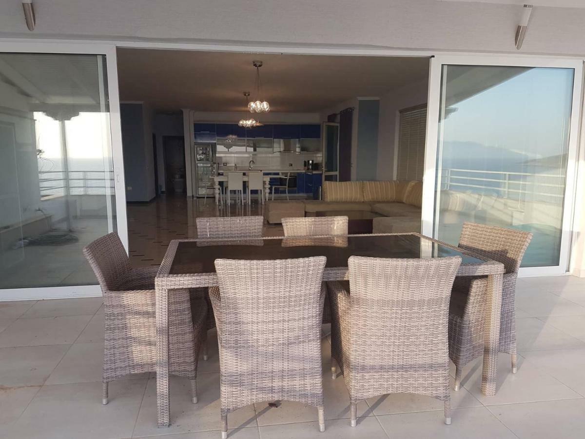 Sea Front Penthouse Apartment Sarande Exterior photo