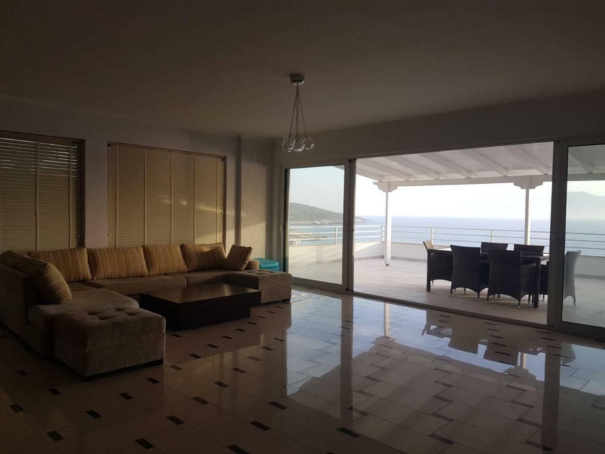 Sea Front Penthouse Apartment Sarande Exterior photo
