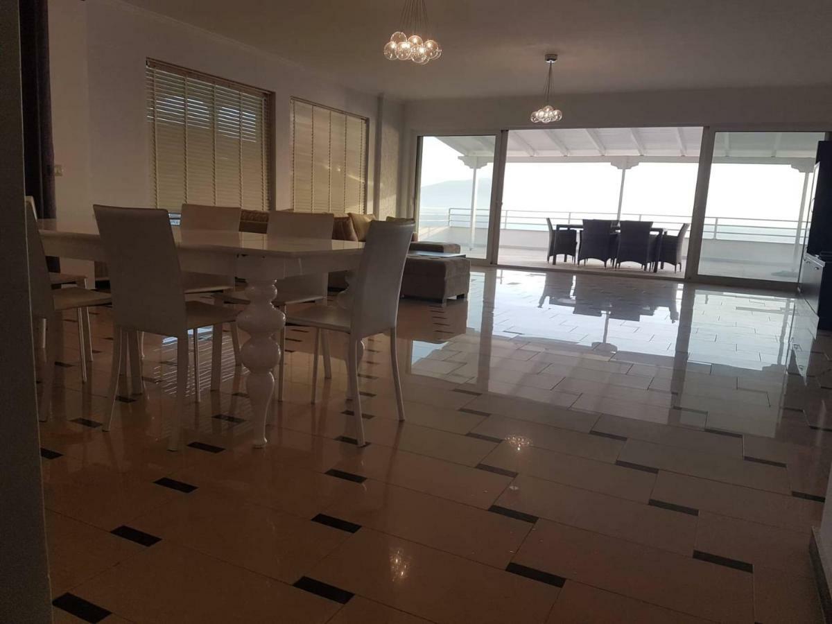 Sea Front Penthouse Apartment Sarande Exterior photo