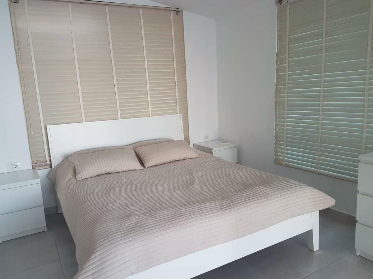 Sea Front Penthouse Apartment Sarande Exterior photo